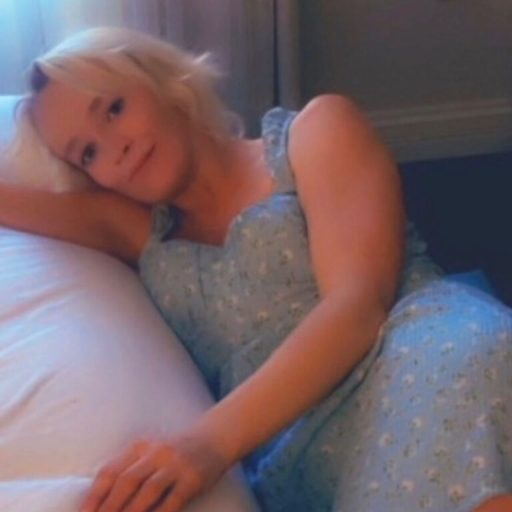AbbeyLynne online shows image