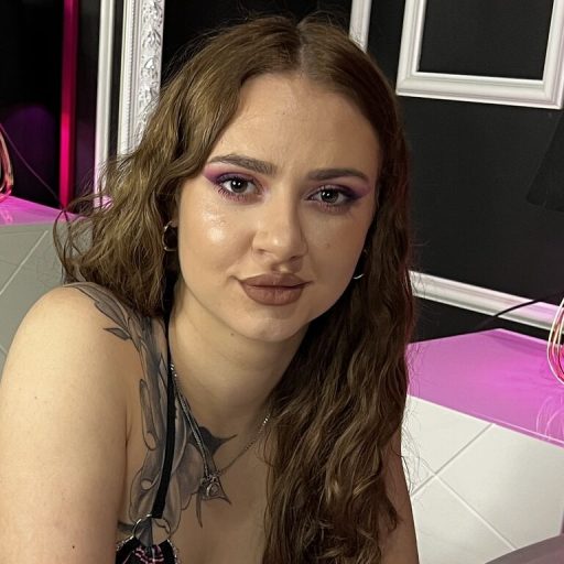 AbbyWhyte pussy show image