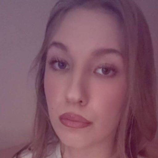 AdellaPresho online shows image