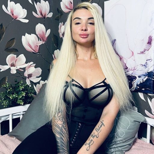 AdrianaMoretti dildo real image