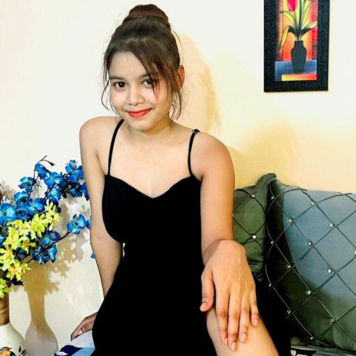 AdrianaReyez naked porn image