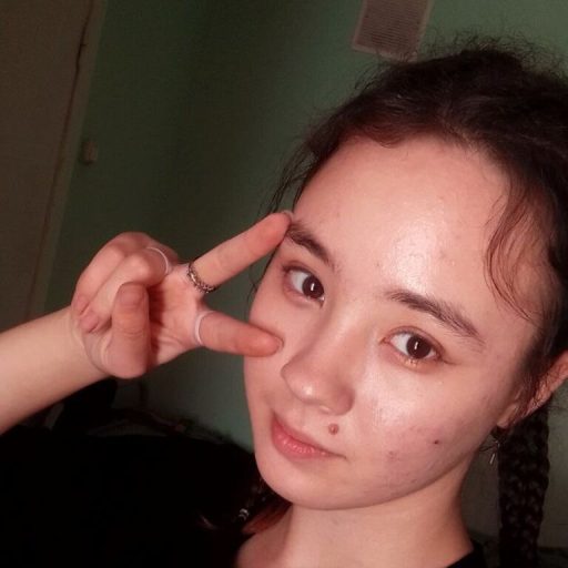 AislyFollin shows recorded image