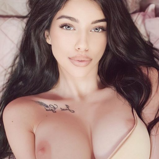 AlecsAndrina live video image