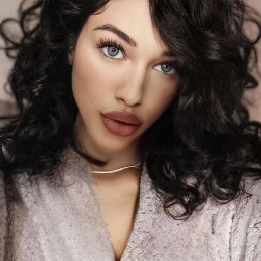 AlecsAndrina live video image