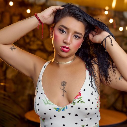 AlessandraMoss show fingering image