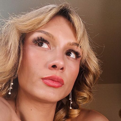 AlessiaSinclair pictures toy image