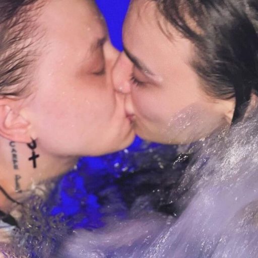 AlexLiza pussy show image