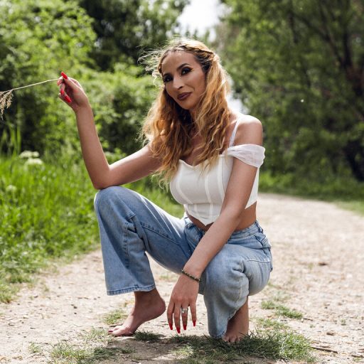 AlexaBarnes lj cam image