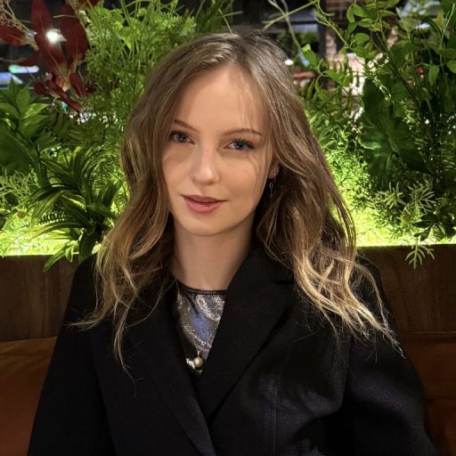 AlexandraHariis shows recorded image