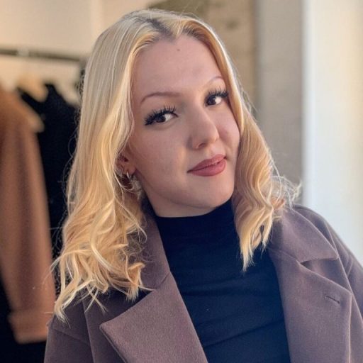 AlexandraPiche pussy show image