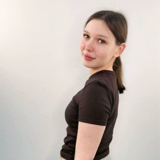 AliaMuntz strip amateur image