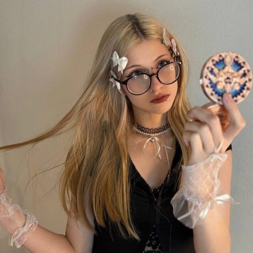 AliceDews webcam free image