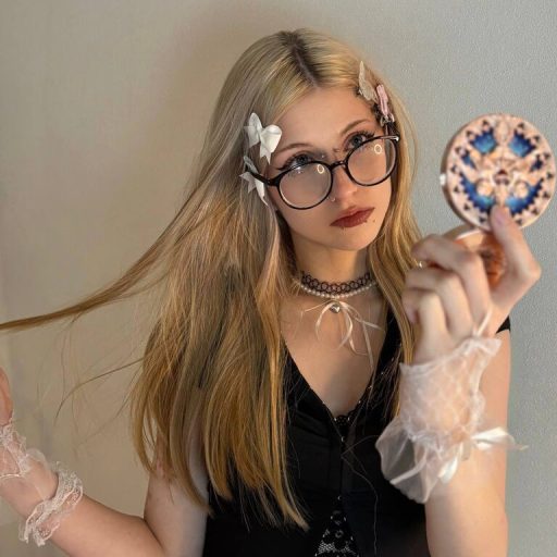 AliceDews webcam free image