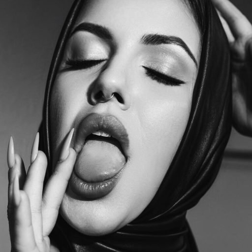 AliceHathaways cam naked image