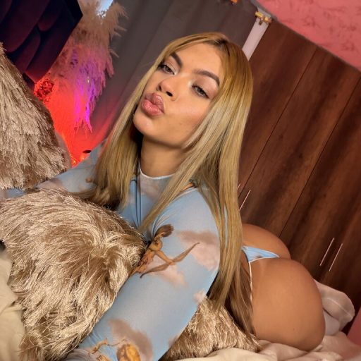 AliceHazel live video image