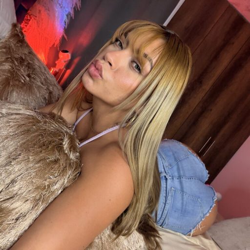 AliceHazel live video image