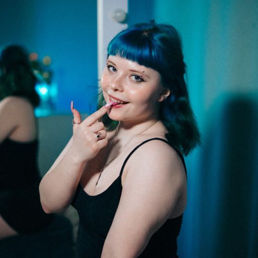 AliceMunn live video image