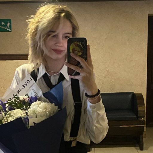 AliceWoody online shows image