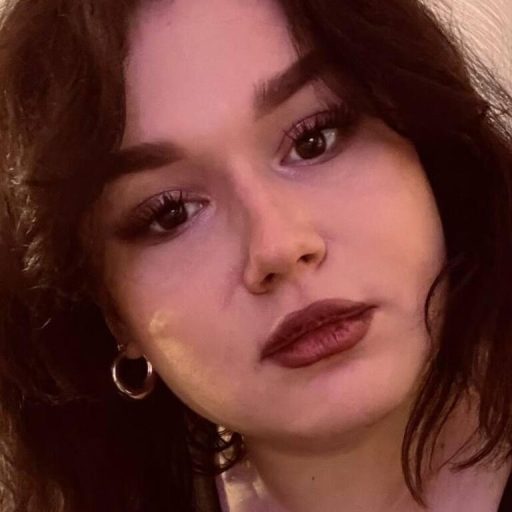 AlinaRosi shows recorded image