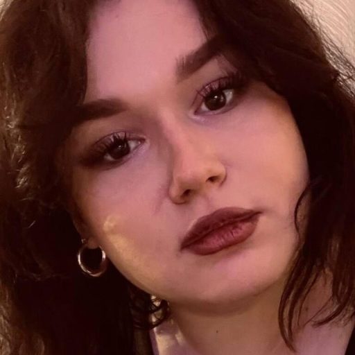 AlinaRosi shows recorded image