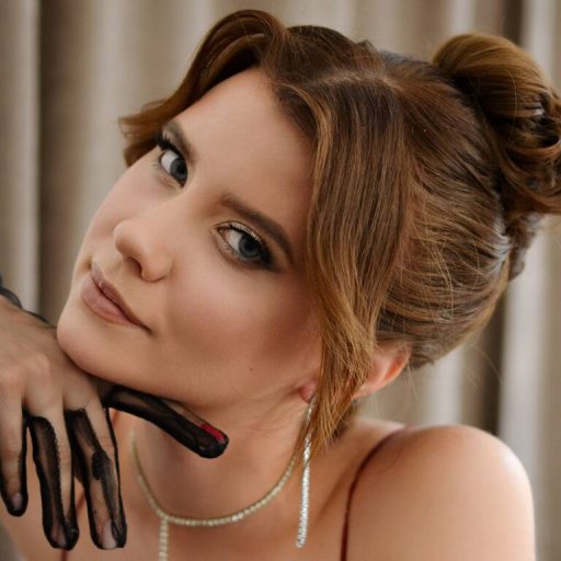 AliseChapman fingering ass image