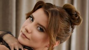 AliseChapman fingering ass image