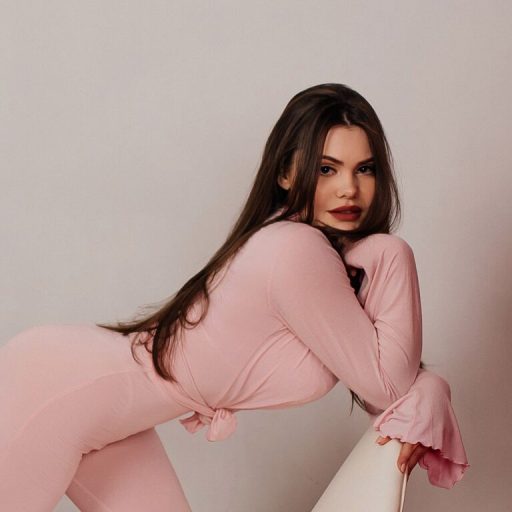 AlysaLiu real strip image