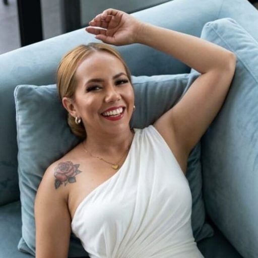 AmberDillucca show fingering image