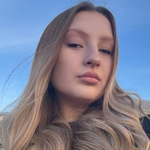 AmberMendelsohn online shows image