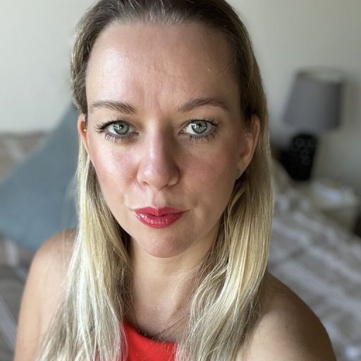 AmindaRobin online shows image