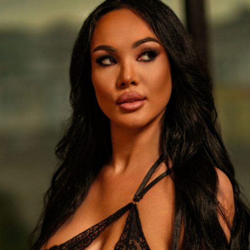 AmiraLuxe cam naked image