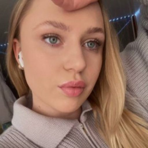 AmmyHart online shows image