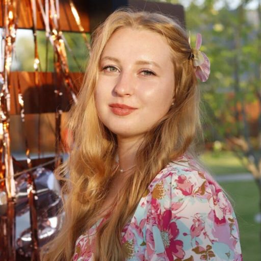 AngieBlond live video image