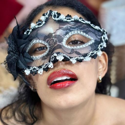 AnnSaenz online shows image