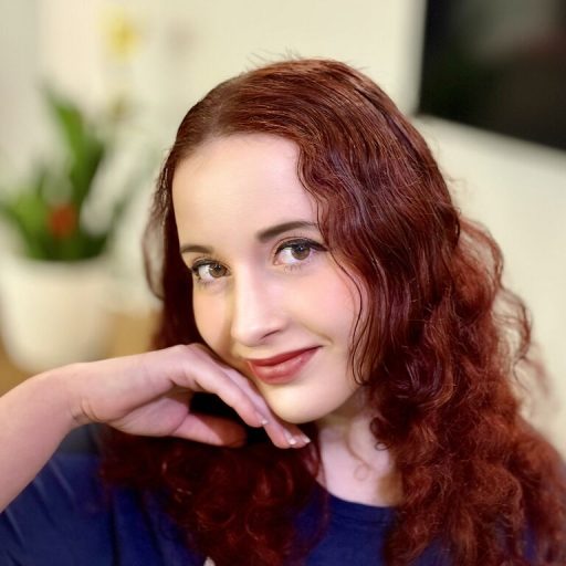 AnnaAvanna recorded live image