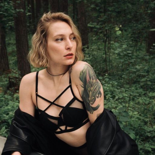 AnnaDeLope amateur lush image