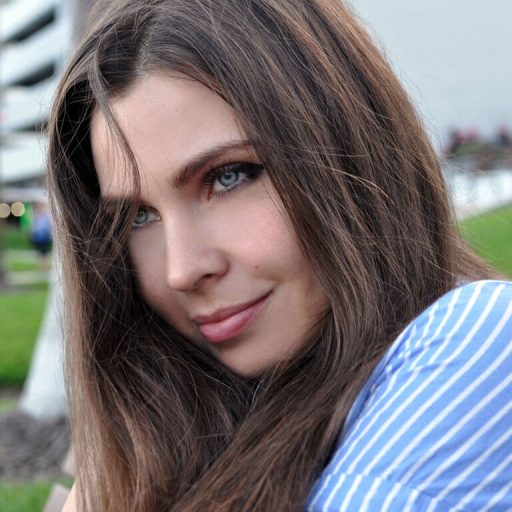 AnnaMuti amateur lush image