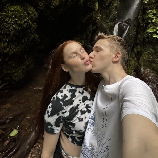 AnnaRearden recorded live image