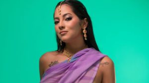 AnoukChopra ass vibrator image