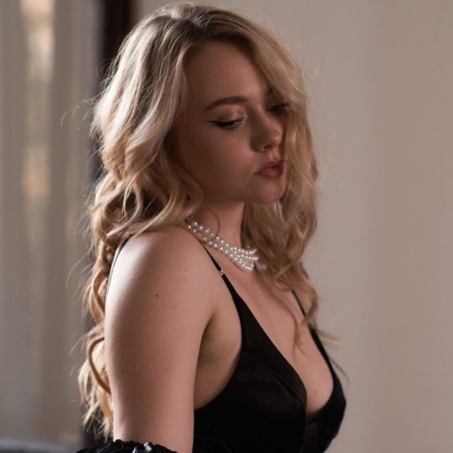 AntoniaGosson show fingering image