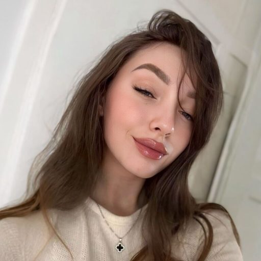 AriaLeone amateur lush image