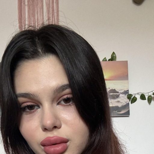 AriaaAriah amateur lush image