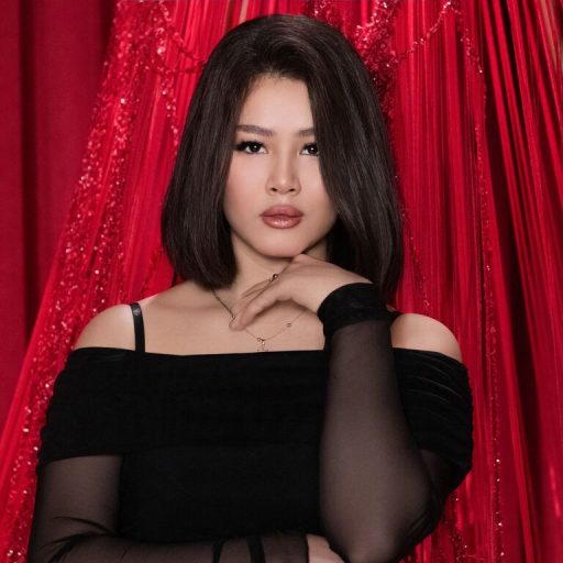 ArianaBlanco online shows image