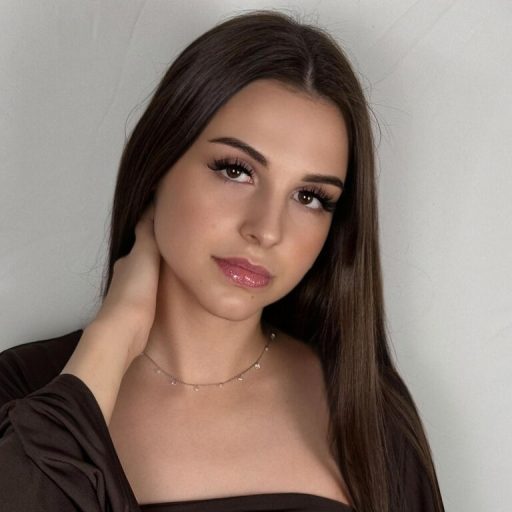 ArianaMoss strip amateur image