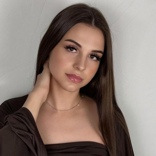 ArianaMoss strip amateur image