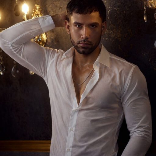 AronCruz naked porn image