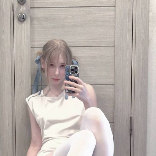 AtsuKo webcam free image