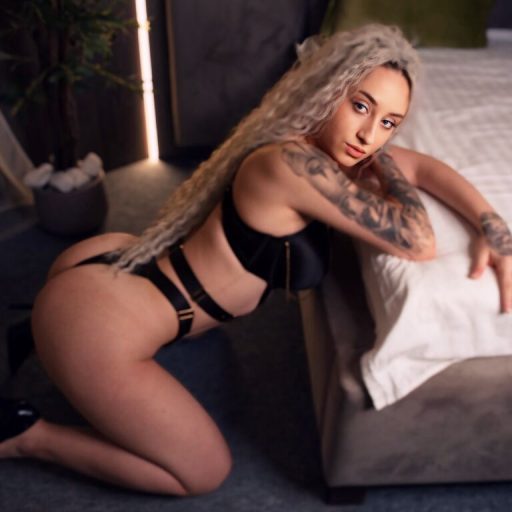 AuraBlake show fingering image