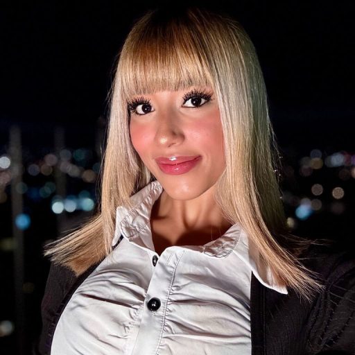 AuroraMonrroe show fingering image
