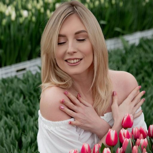 AvelinaLeon naked porn image